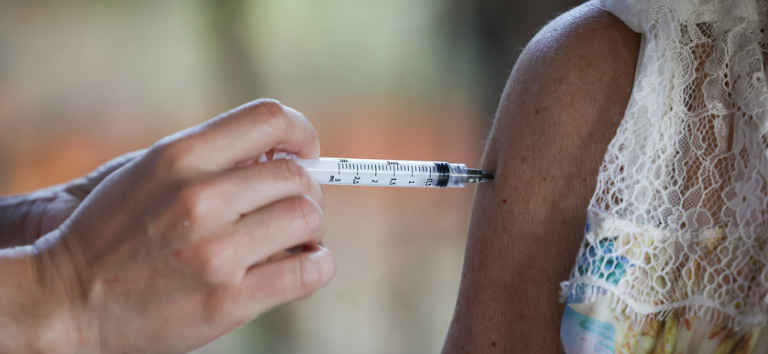 Mega vacinação em Sabará contra a gripe, covid-19 e meningite C é prorrogada até sexta-feira