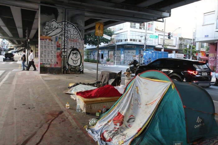 Governo de SP quer mandar moradores de rua para trabalho no campo 