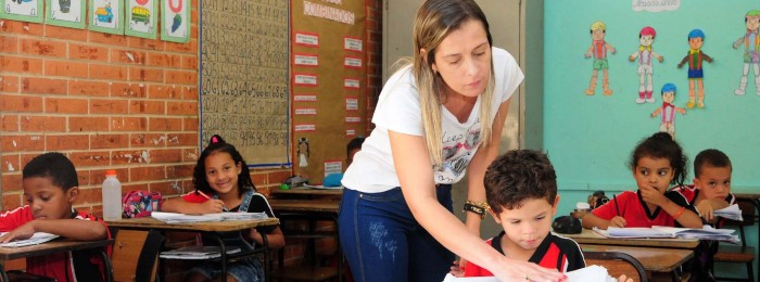 Governo de Minas concede evolução de carreira a mais de 10 mil servidores da educação em 2023