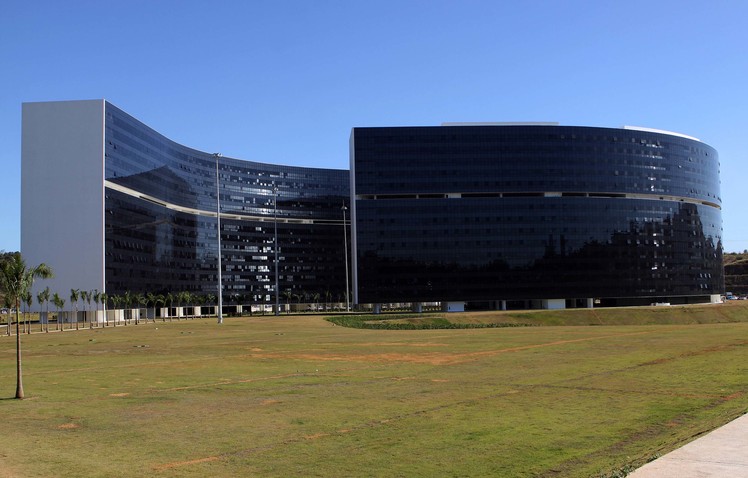 Governo de Minas faz pagamento integral de salários de servidores da Saúde e Segurança