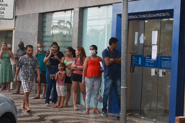 Bancários da Caixa pedem à população: não vá às agências