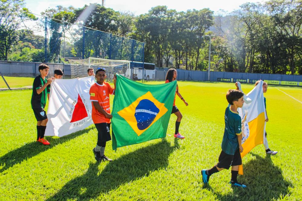Torneio de Futebol Esporte Cidadão reúne crianças e adolescentes no Campo do Siderúrgica em Sabará
