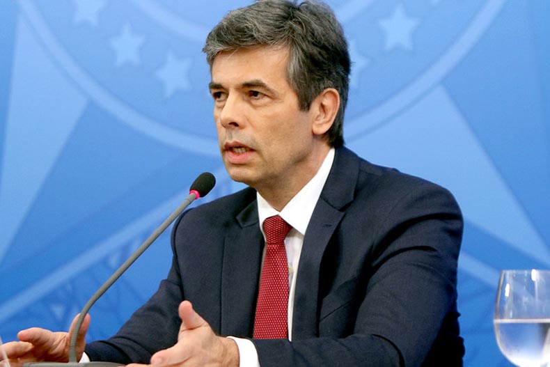 Ministro da Saúde Nelson Teich pede demissão menos de um mês depois de assumir o cargo