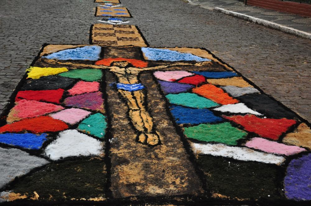  PARTICIPE DA CAMPANHA “MÃOS DE FÉ” E AJUDE A CONFECCIONAR OS TAPETES DE RUA EM SABARÁ