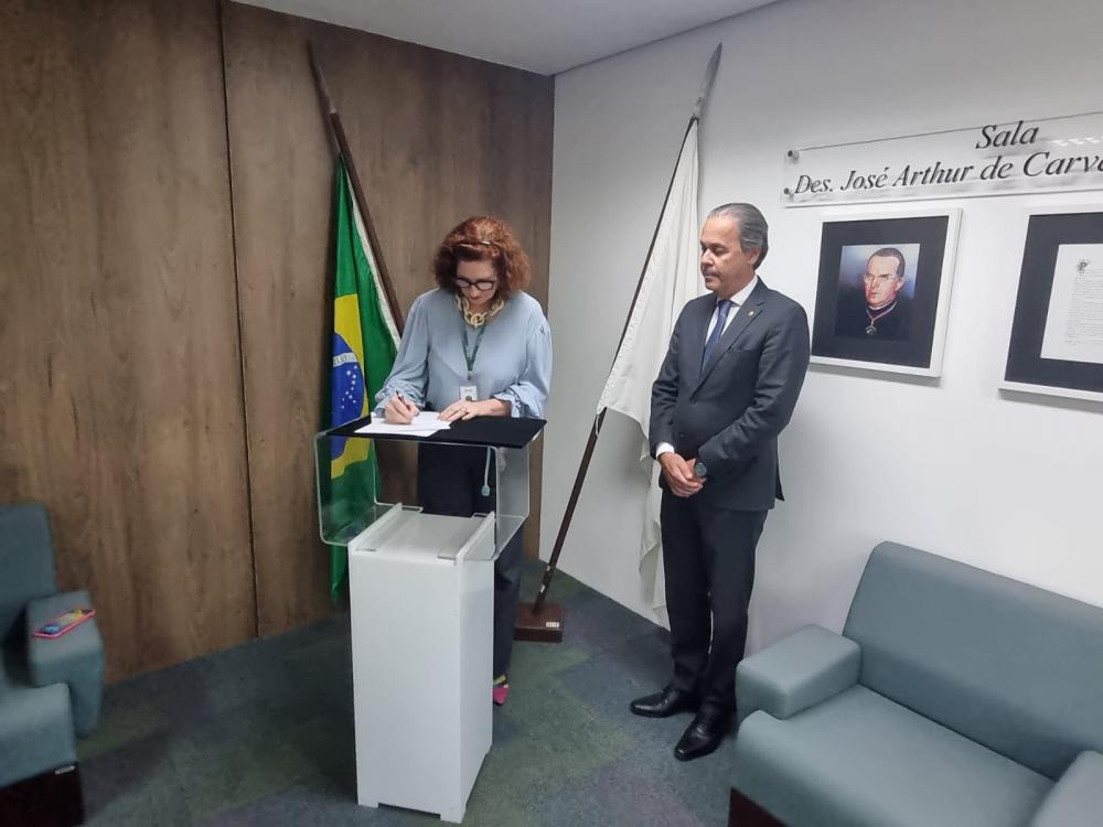 TRE assina convênio para acolher mulheres vítimas de violência doméstica