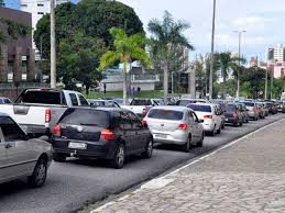 Câmara aprova projeto que amplia para 10 anos validade da CNH e muda limite de infração