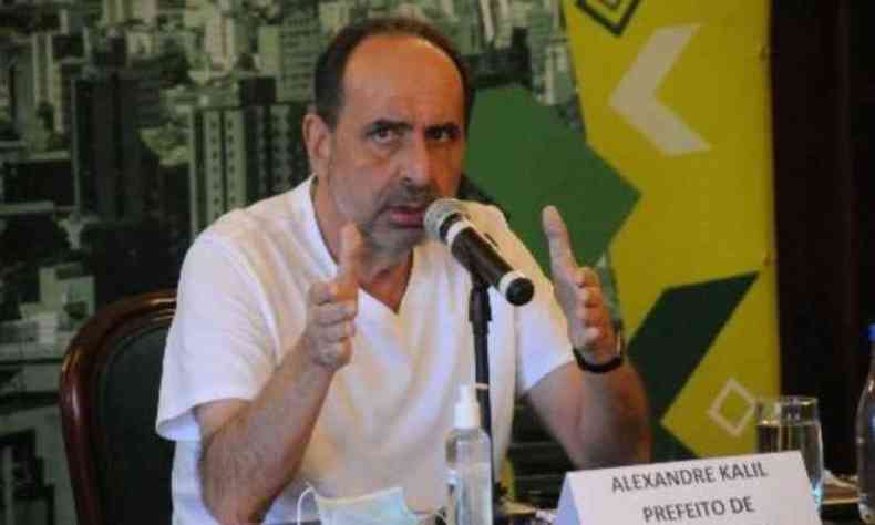 Kalil determina fechamento de atividades não essenciais na capital