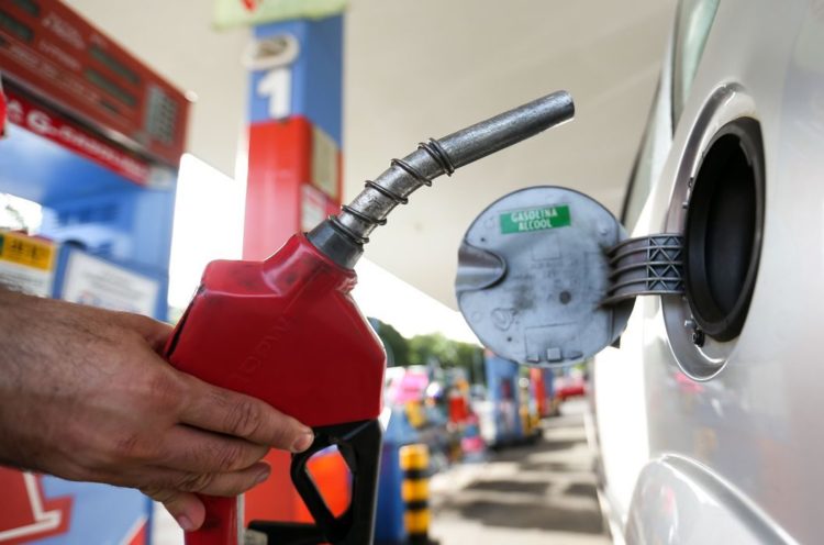 Gasolina vai aumentar de novo