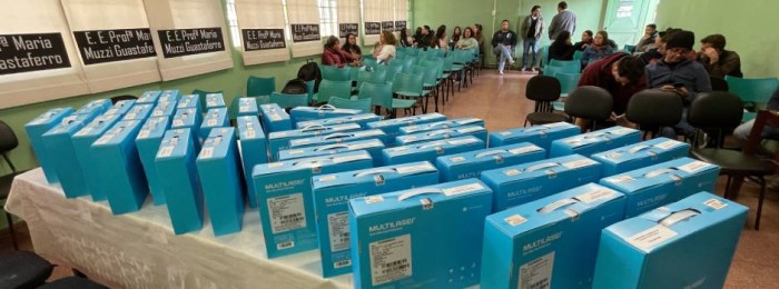 Professores do ensino médio da rede estadual de ensino já estão recebendo Chromebooks