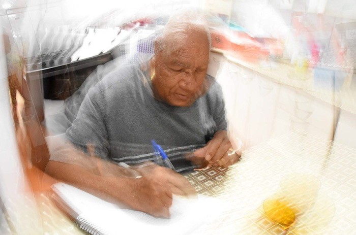 Pessoas com Parkinson poderão ter atendimento prioritário, segundo projeto