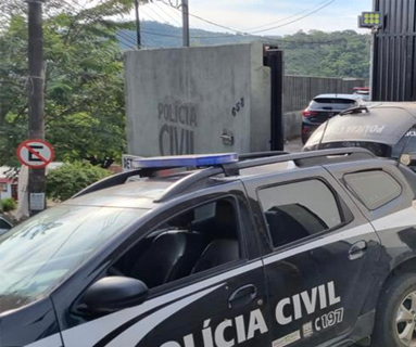 Polícia prende mulher suspeita de extorquir casal de idosos em Sabará
