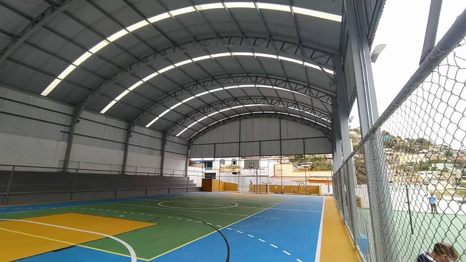 Prefeitura finaliza reforma da quadra no bairro Vila Reunidas