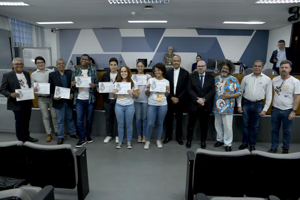 Comissão homenageia responsáveis por programa Guardiões do Patrimônio Cultural. Programa também é oferecido a jovens de Sabará