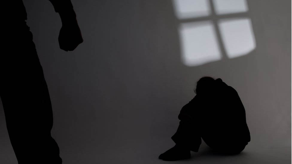 Mulher denunciada pelo MPMG é condenada a 51 anos de prisão por estuprar os próprios filhos