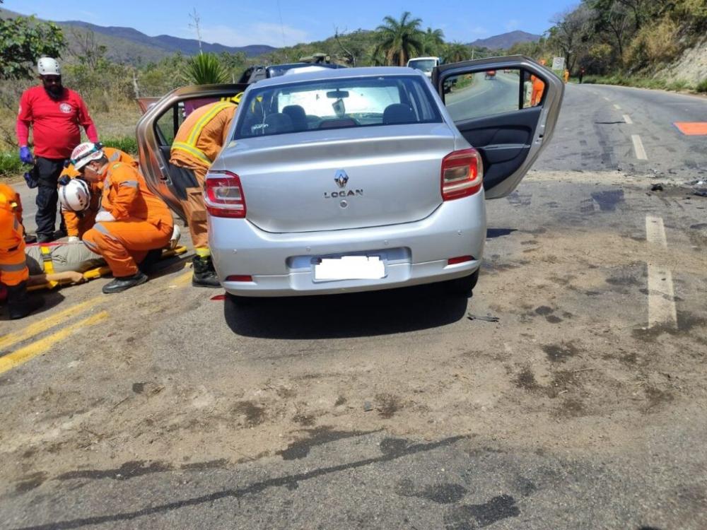 Colisão entre carros mata criança na BR-381, no distrito de Ravena em Sabará