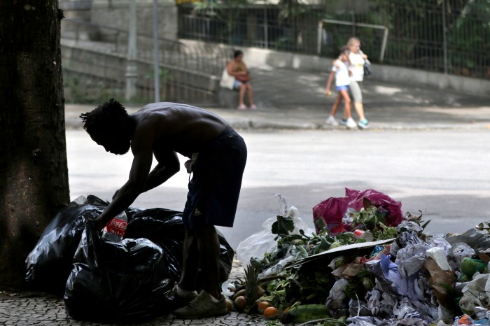 Estudo da PUC-PR mapeia violências contra pessoas em situação de rua