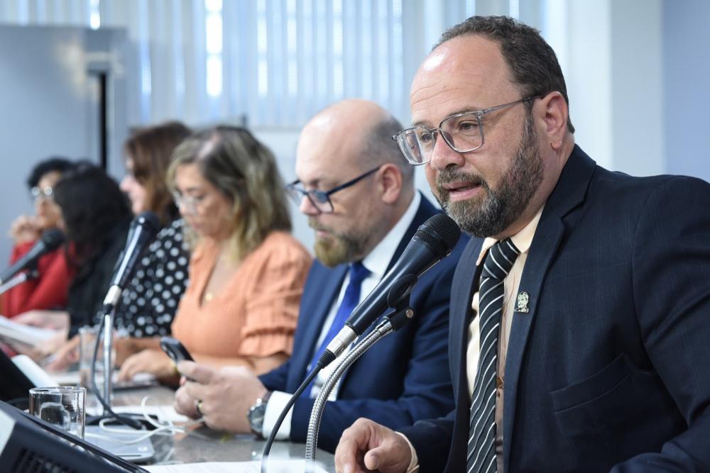Governo diz sofrer restrições legais para não conceder reajuste a servidores da Faop