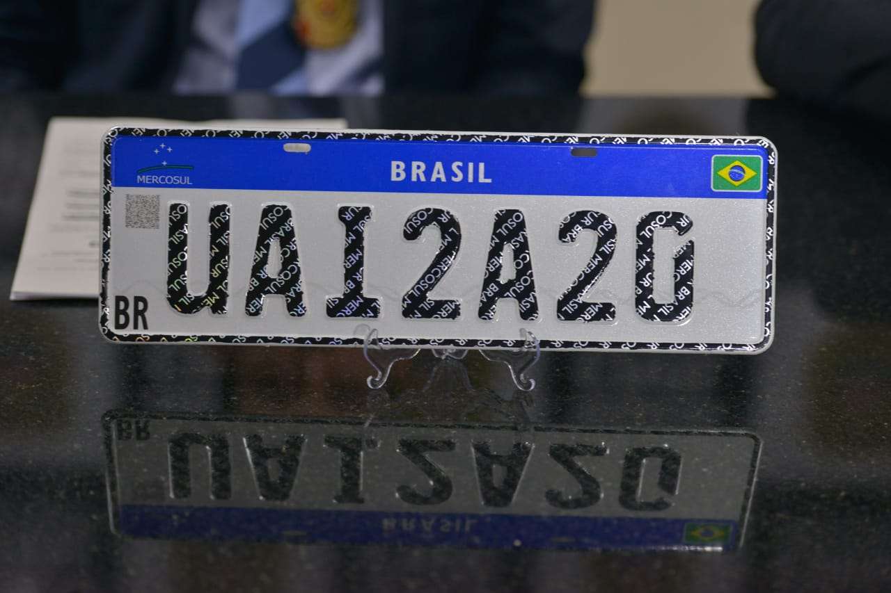 PL que busca quebrar cartel de placas passa na CCJ