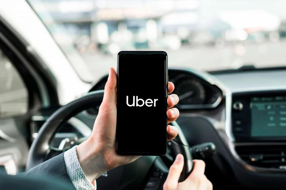 Juiz condena Uber a pagar R$ 1 bi por dano moral e determina registro de motoristas pela CLT