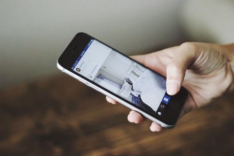 Homem será indenizado em R$ 20 mil após ex mulher enviar fotos íntimas dele expostas para grupos de trabalho e familiares