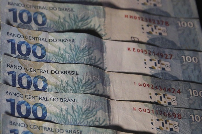 Juros médios dos bancos seguem em queda para 43,5% ao ano