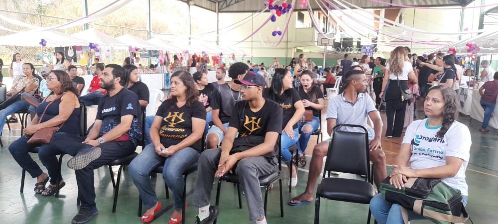 Feira na Escola Estadual Prof. João de Arruda Pinto em Sabará promove empreendedorismo e incentiva jovens talentos