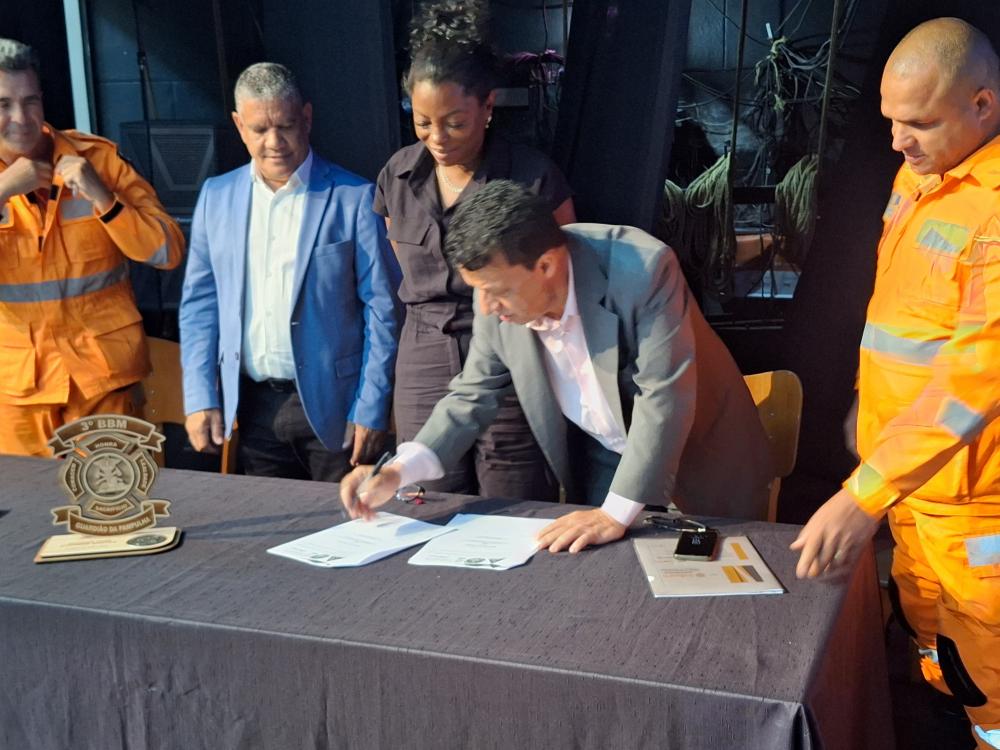 Prefeitura de Sabará e Fundação Salvar assinam termo de parceria