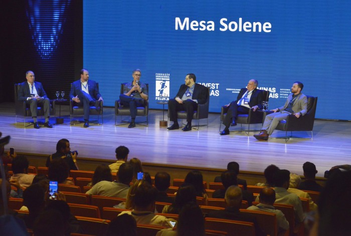 Governador destaca projetos de inovação em saúde na abertura do Feluma Summit 2023