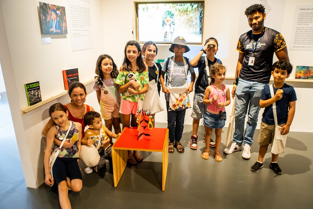 Memorial Vale traz oficinas, palhaços, brincadeiras e livro para encantar o mês das crianças