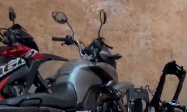 Polícia estoura oficina de desmanche de motos em Sabará