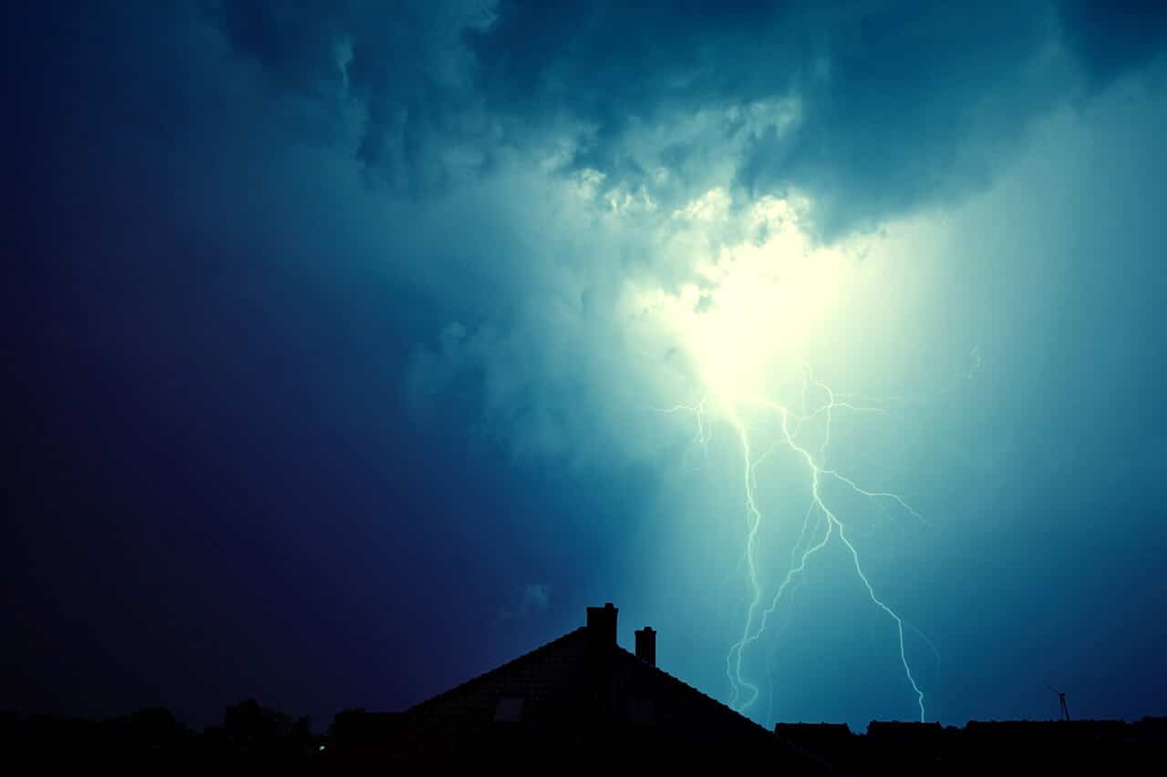 Cemig alerta sobre segurança com a rede elétrica durante tempestades de verão