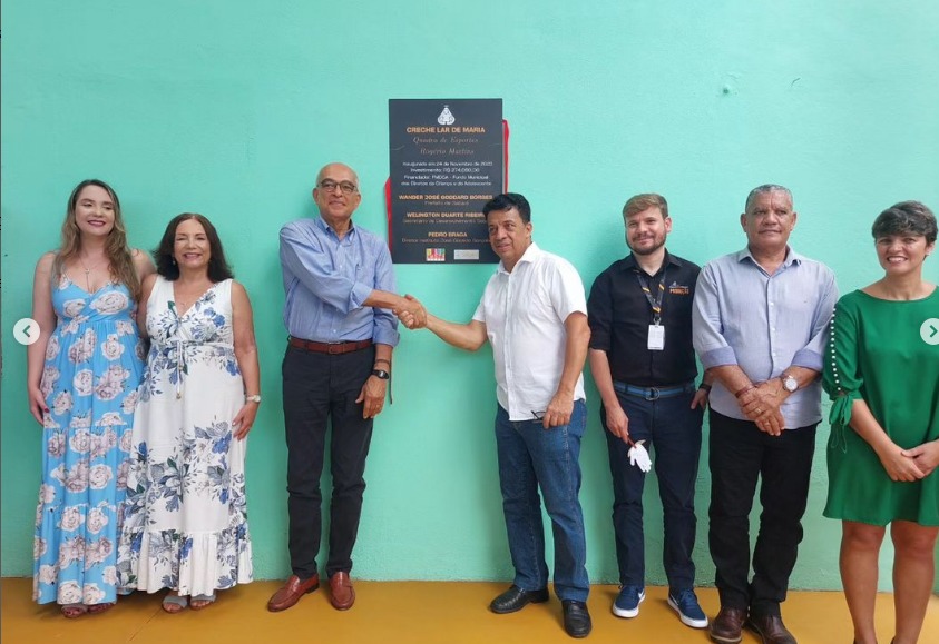 Quadra esportiva e sistema de captação de água da Creche Lar de Maria em Sabará são inaugurados