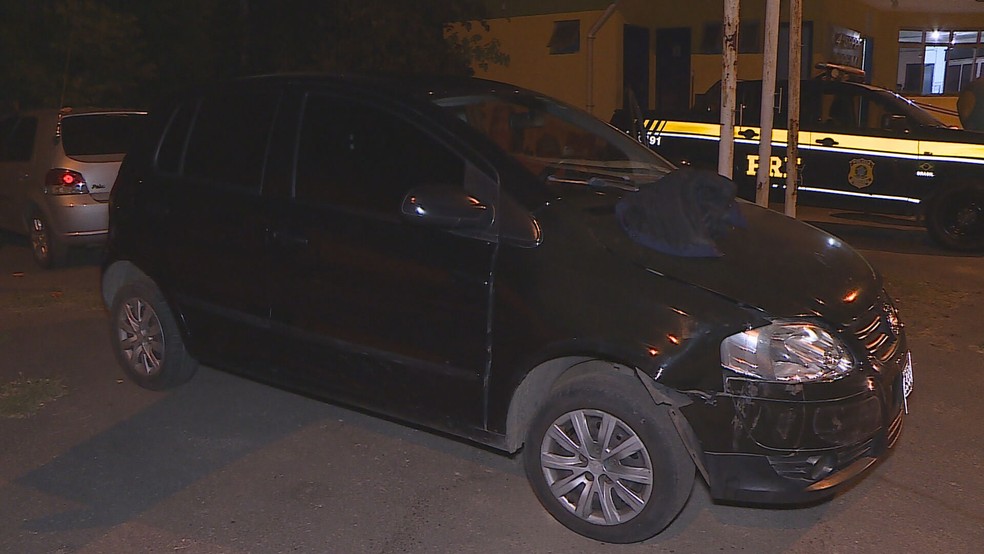 Dois homens são presos suspeitos de estar em carro roubado e com drogas na BR-381