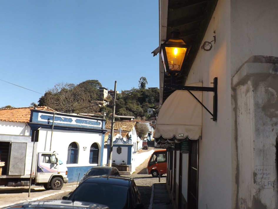 Moradores reclamam da situação das luminárias do Centro