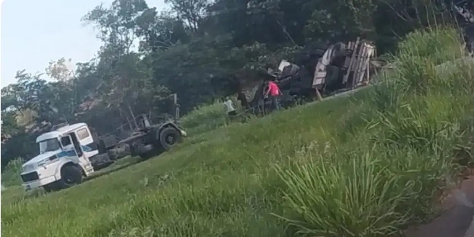 Acidente na BR-381 em Sabará deixa duas pessoas feridas