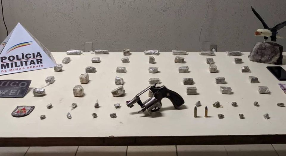 Suspeito de homicídio é preso por tráfico de drogas e posse de arma de fogo