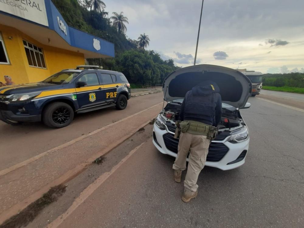 Onix furtado no estado do RJ é recuperado pela PRF em Sabará 