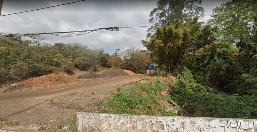 Criança é estuprada pelo marido da tia em matagal 