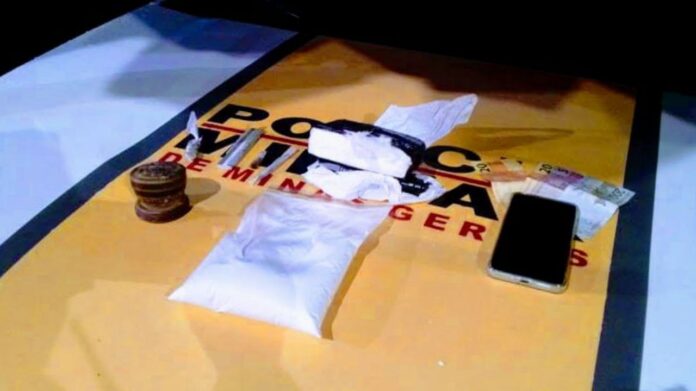 Motorista de Sabará é preso com meio quilo de cocaína na estrada de Nova Lima/Sabará