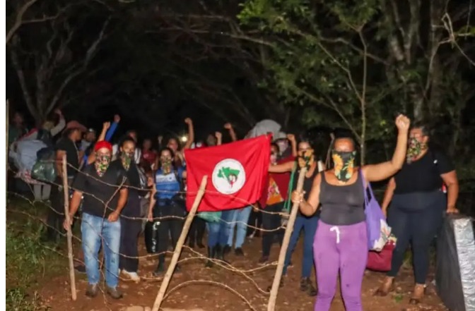 Justiça prioriza opinião de invasores, afirma Governador Zema sobre invasão do MST