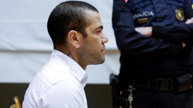 Daniel Alves: Justiça da Espanha concede liberdade sob fiança de R$ 5,4 milhões
