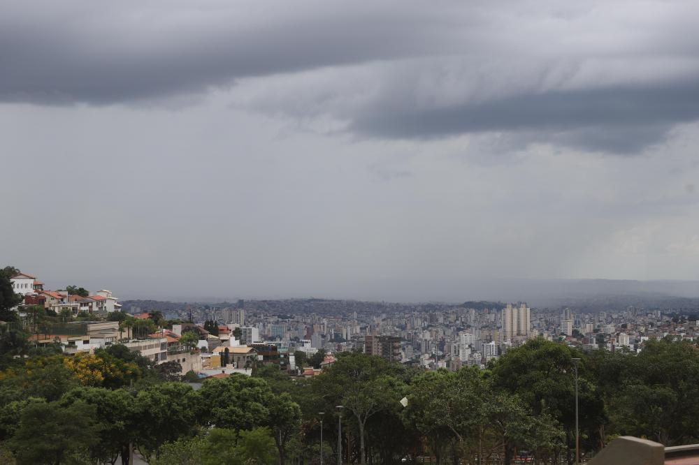 Governo de Minas alerta para previsão de chuvas fortes neste fim de semana no estado