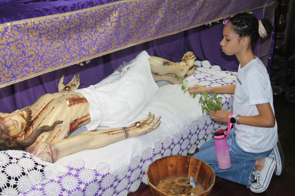 Santo Sepulcro e Guarda do Senhor Morto: Momentos Sagrados na Semana Santa