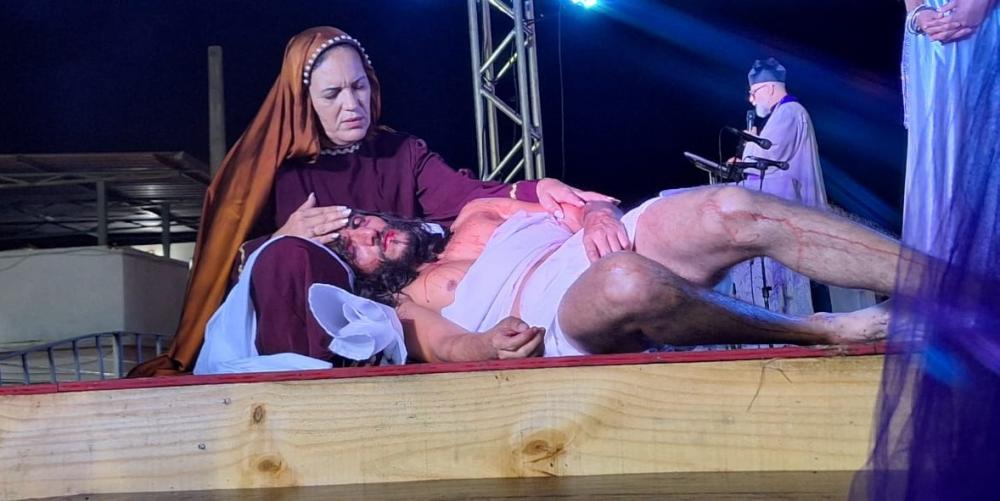 Emoção Divina: Grupo Cena Aberta leva fiéis às lágrimas com apresentação da Paixão de Cristo na Igreja do Rosário em Sabará