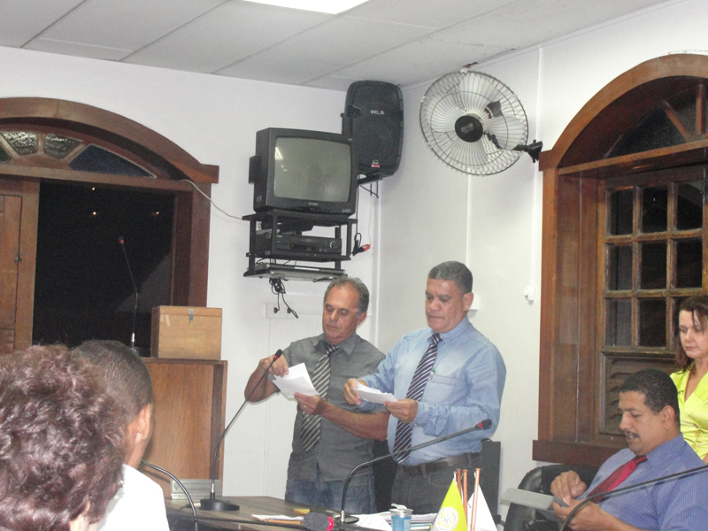 Vereadores derrubam veto de prefeito 