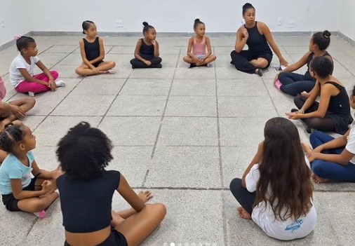 Estação Cidadania: oficinas gratuitas de música, dança e brinquedos alternativos em Sabará