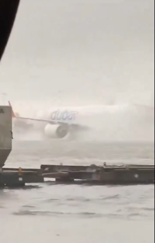 Inundações paralisam aeroporto de Dubai