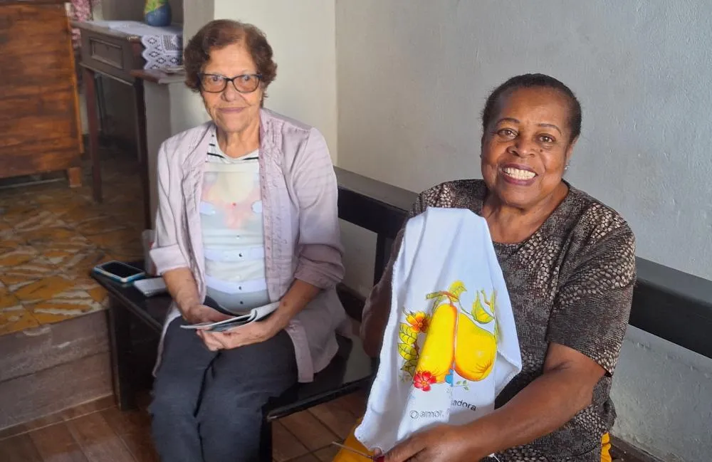 A arte de bordar e a dedicação de dona Etelvina: uma lição de vida e amizade em Sabará