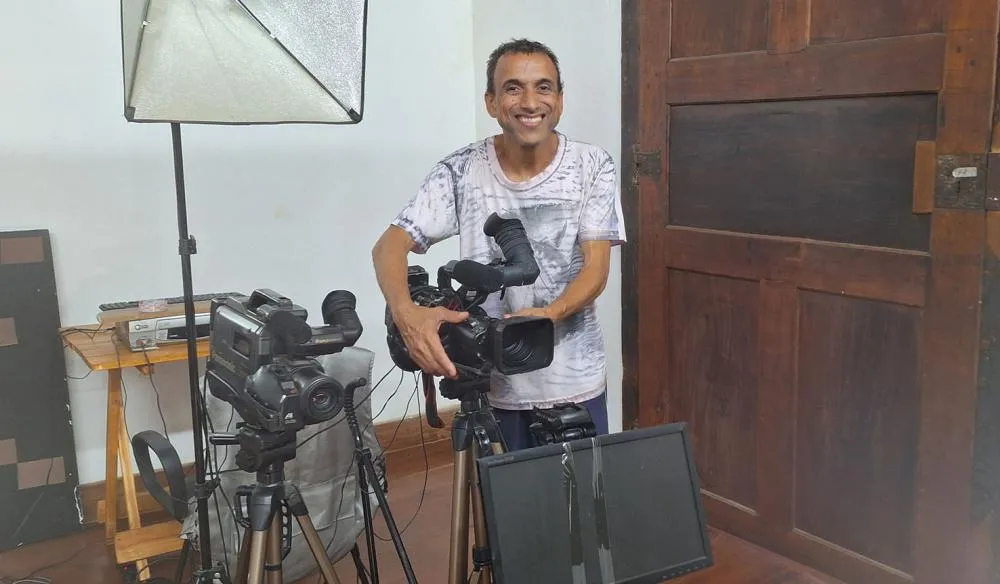 TV Muro: a brincadeira de criança que virou realidade