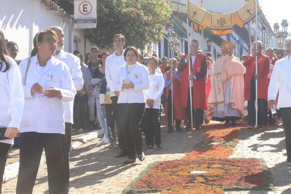 Celebração de Corpus Christi em Sabará: Tradição, arte e fé se unem em uma festa centenária